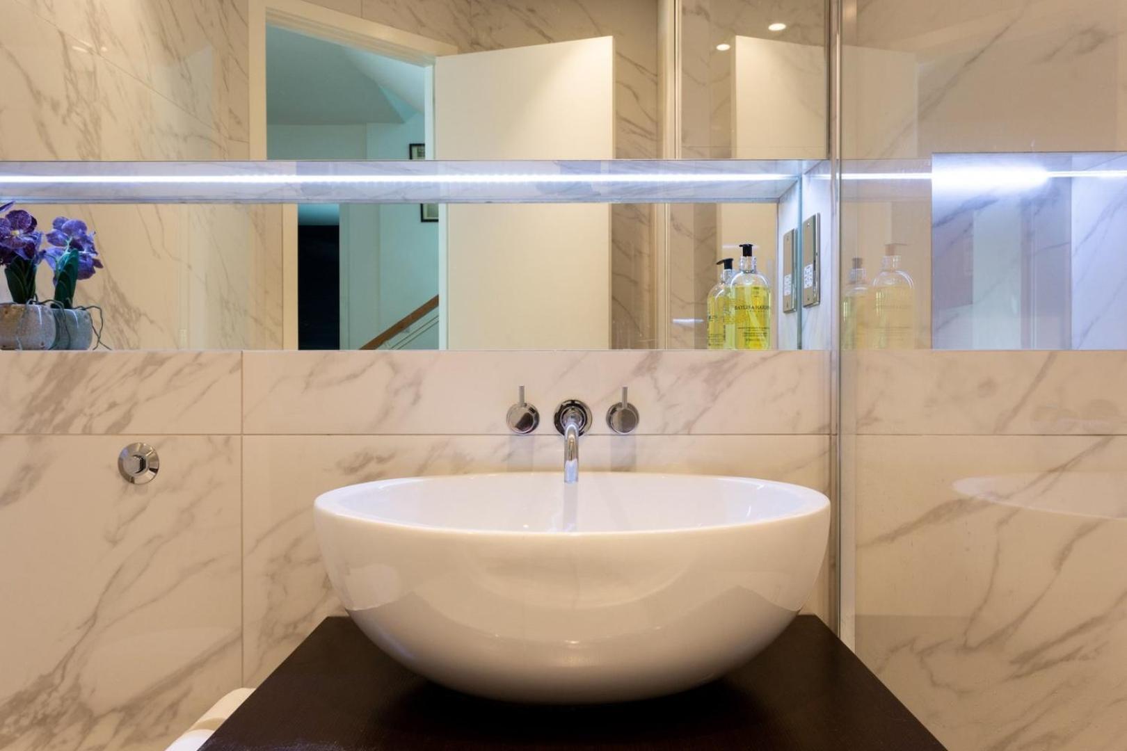 Вилла New Stunning 5Bd Mews House Лондон Экстерьер фото